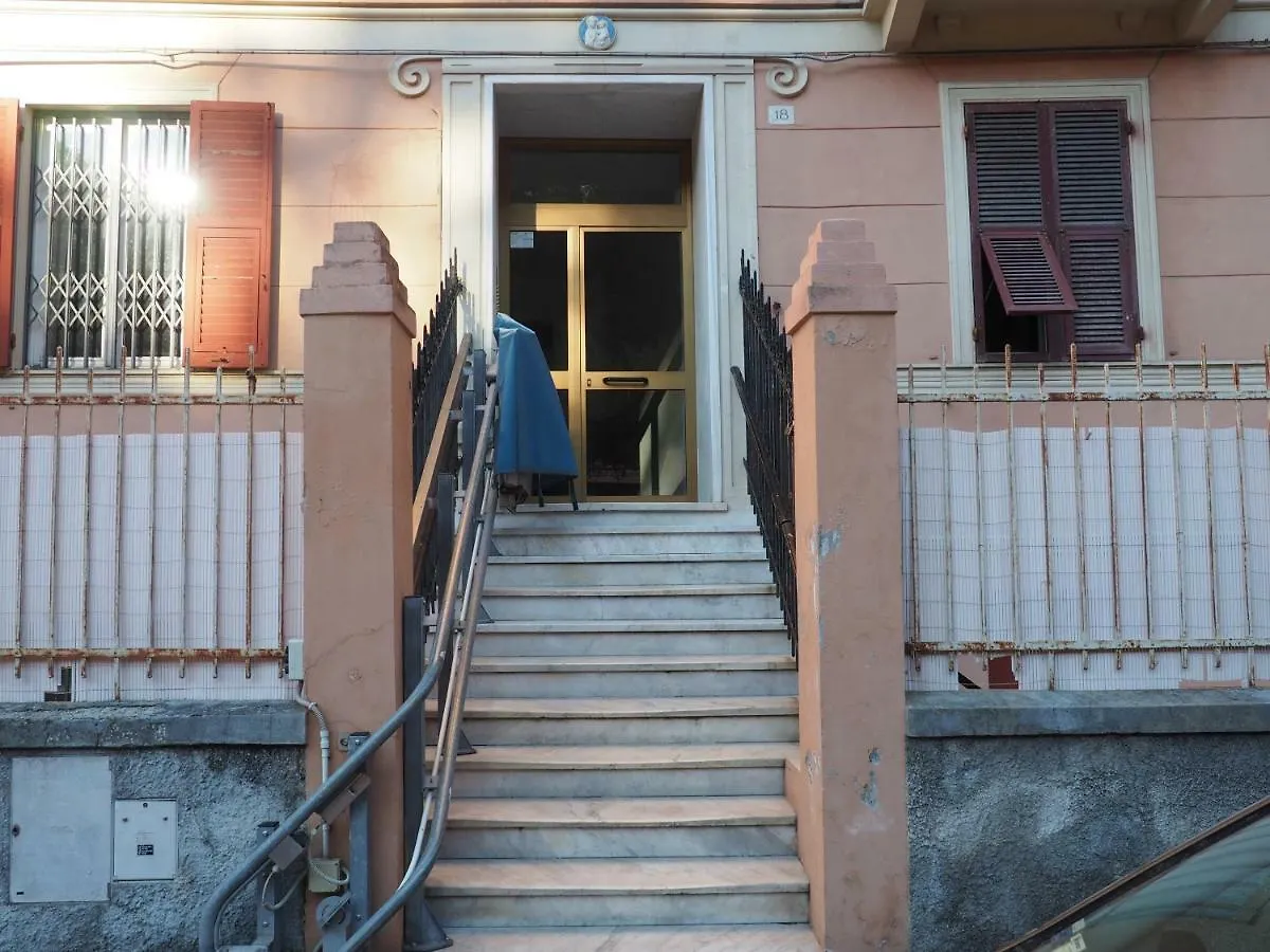La Porta Accanto A Soli 900 Mt Dal Gaslini Genoa Apartment