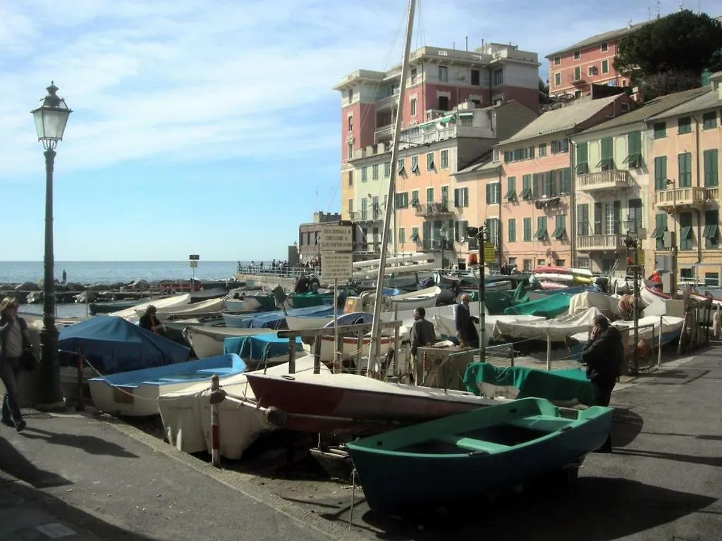 Apartment La Porta Accanto A Soli 900 Mt Dal Gaslini Genoa Italy